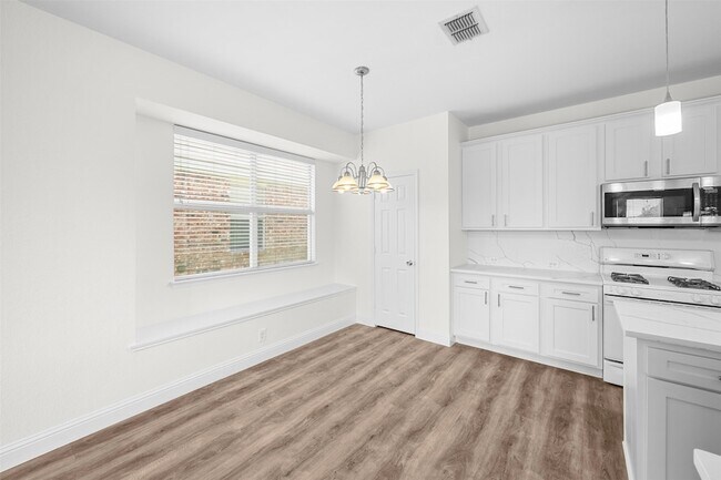 Building Photo - 6245 White Pine Dr