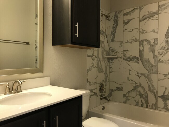 Building Photo - BEAUTIFUL HOME IN TERAVISTA
