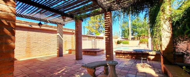 Building Photo - LOVELY CENTRAL PHOENIX TOWNHOME READY TO RENT!!!