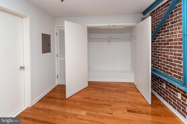 Building Photo - 36 Moore St