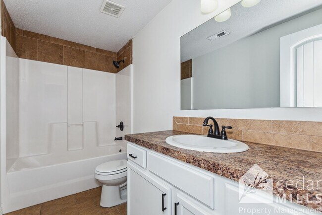 Building Photo - Stunning Townhome in East Wichita-This is a Must See!