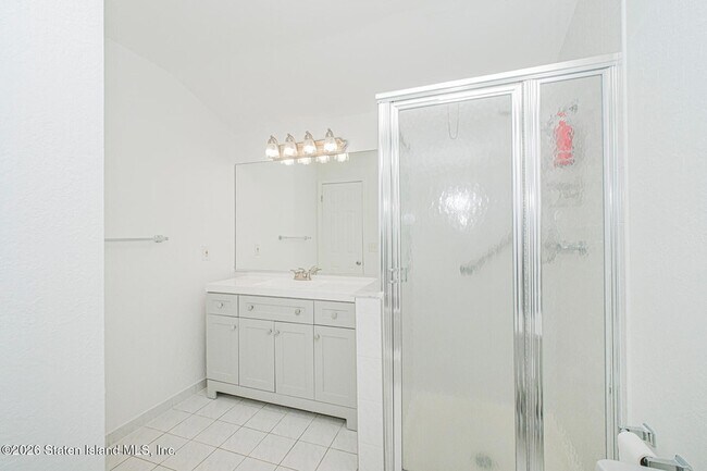 Building Photo - 857 Bloomingdale Rd