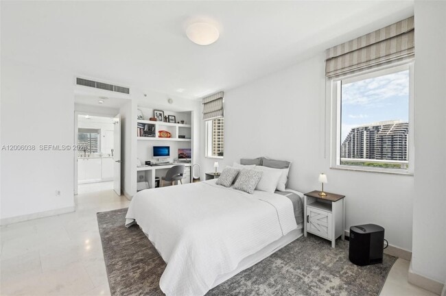 Building Photo - 901 Brickell Key Blvd