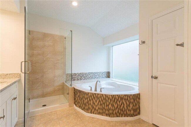 Building Photo - 2108 Monticello Cir
