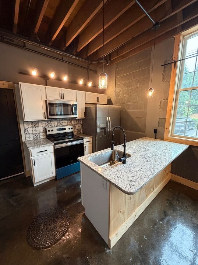 Building Photo - 1 Bed w/ 1.5 bath LOFT apartment with 2 car GARAGE - Hanover, PA