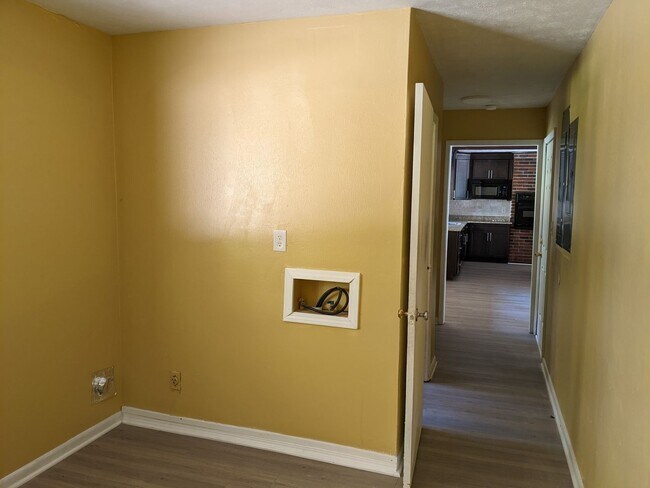 Building Photo - 163 Old Norton Rd