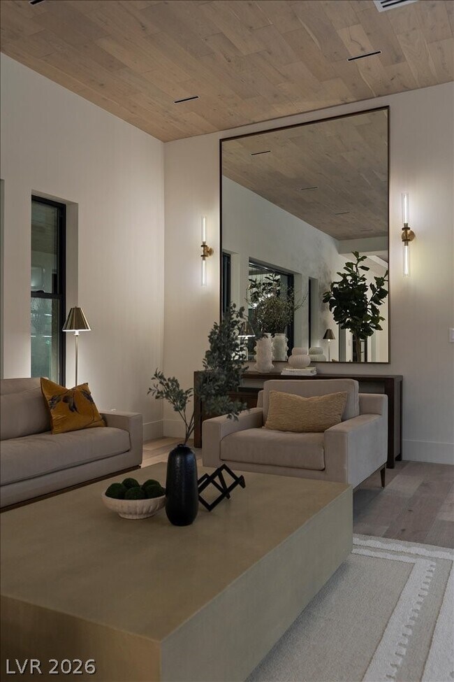 Building Photo - 2401 Driftwood Dr