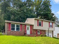 Building Photo - 8535 Hayshed Ln