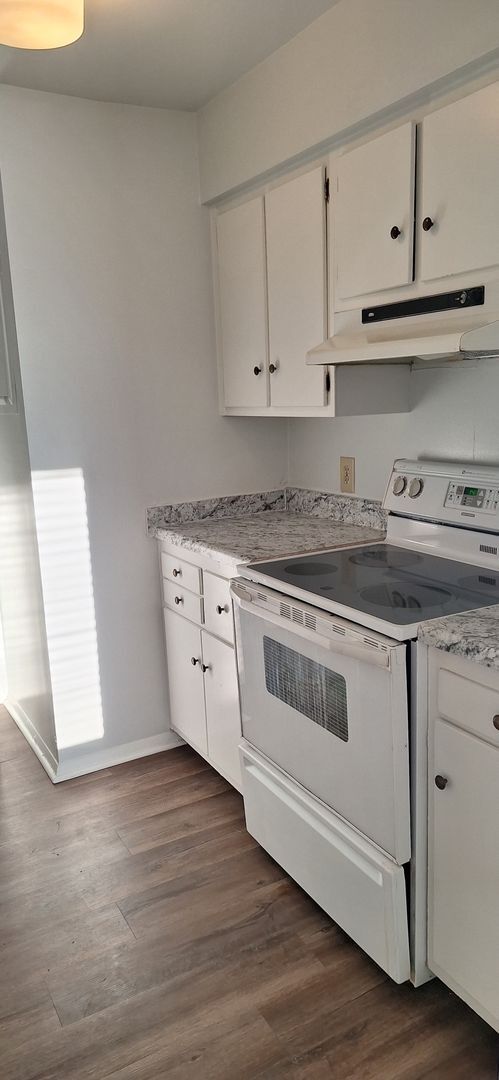 Building Photo - 2 Bedroom Town Home Style, beautiful tree-lined property off Western Blvd in Raleigh.