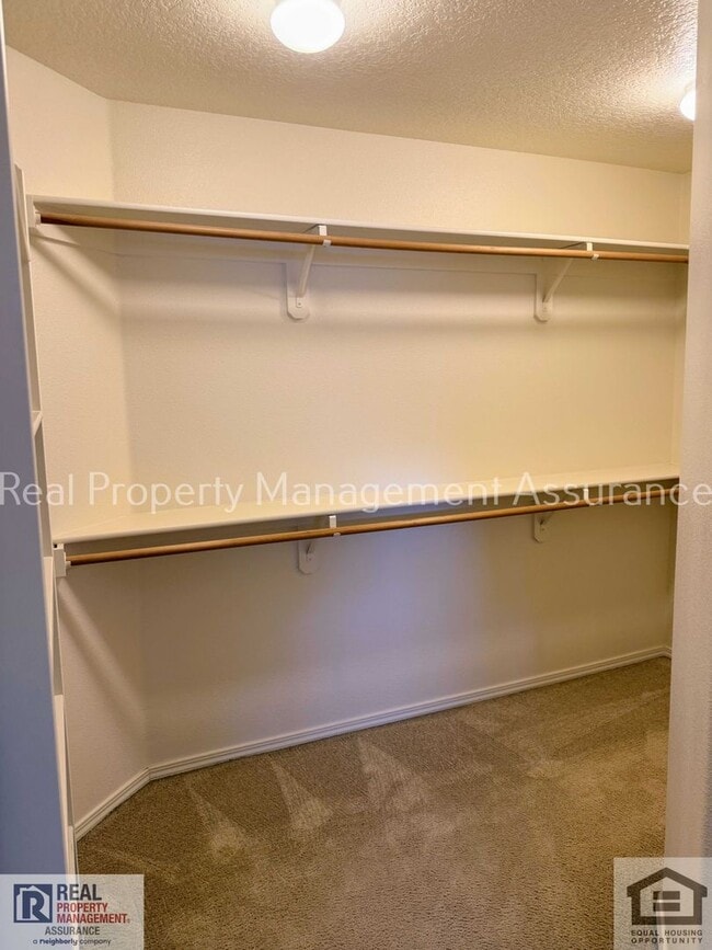Building Photo - 13611 NW Stonebridge Dr