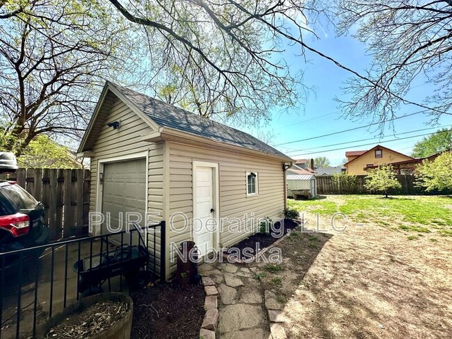 Building Photo - 5011 Miami St