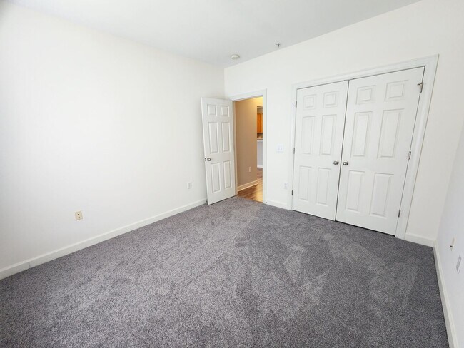 Building Photo - 2 Bedroom | 2 Bath Condo with Garage in Bellingham Park