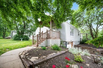 Building Photo - MOVE-IN SPECIAL: 1/2 OFF FIRST MONTH 3BR/2...