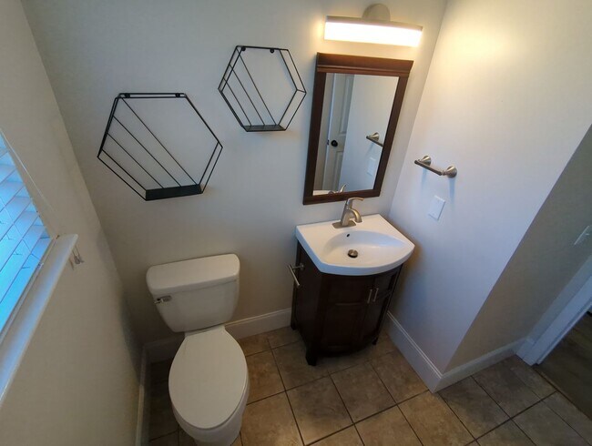 Building Photo - 513 Woodcroft Dr