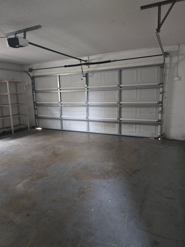 Building Photo - 501 W Saunders St