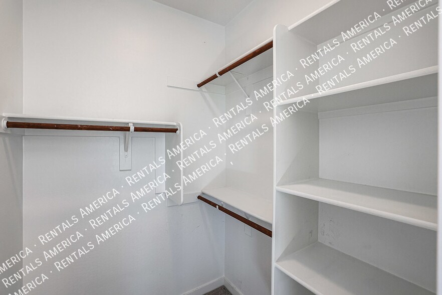 Building Photo - 8914 W Rancho Dr