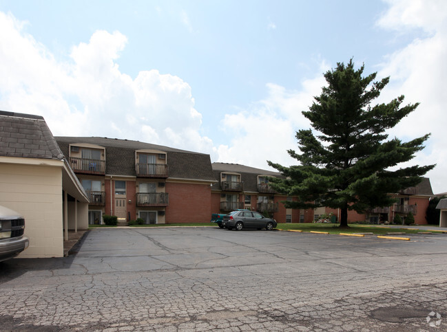 Building Photo - Lakewood Apartments