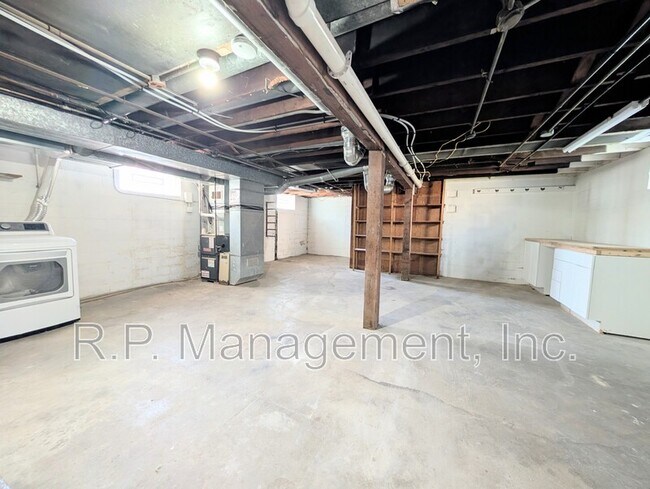 Building Photo - 636 Gotzian St