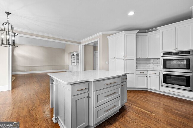 Building Photo - 340 Broadmoor Dr