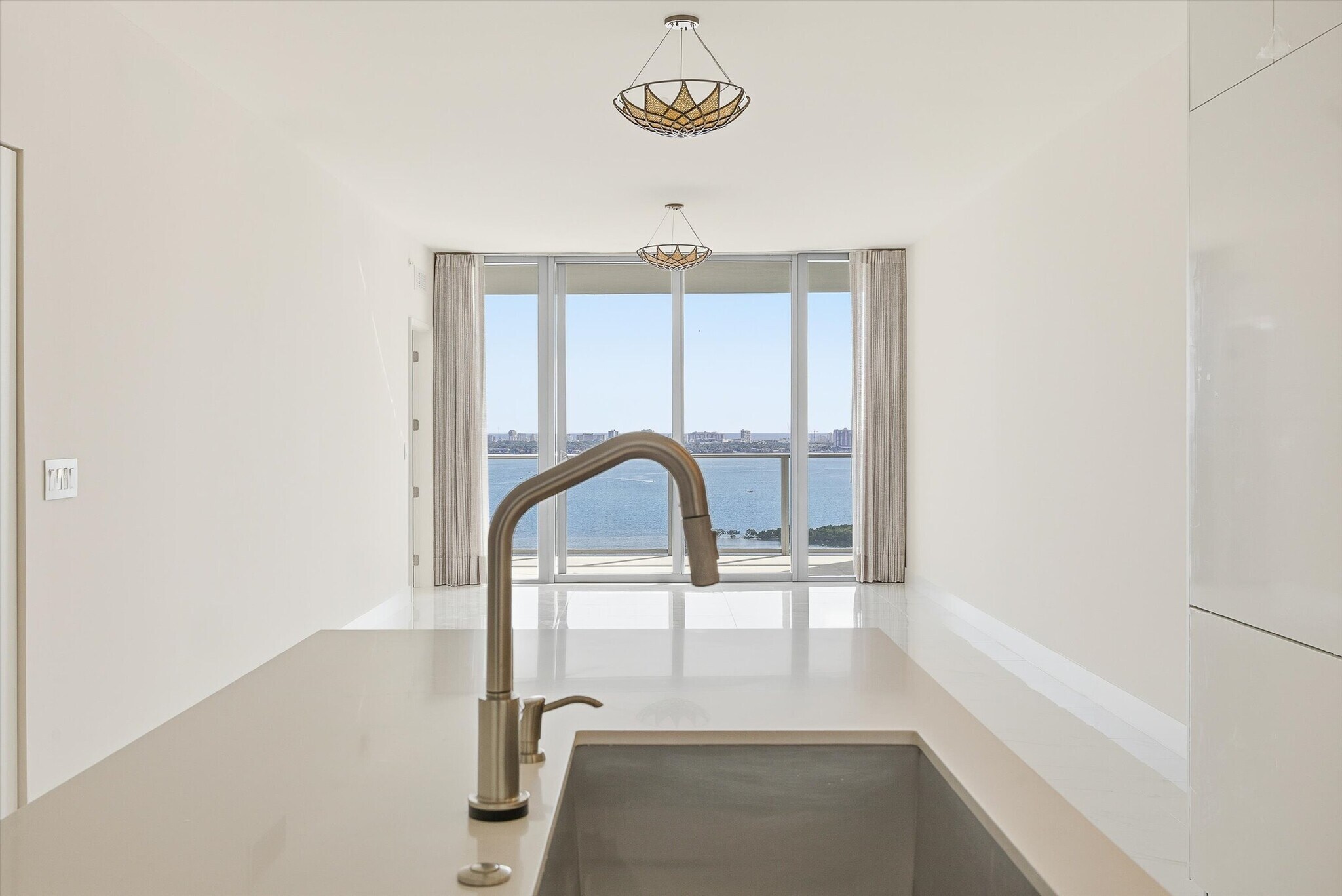 Building Photo - 700 NE 24th St