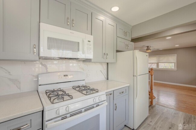 Building Photo - 49 Riva Ave