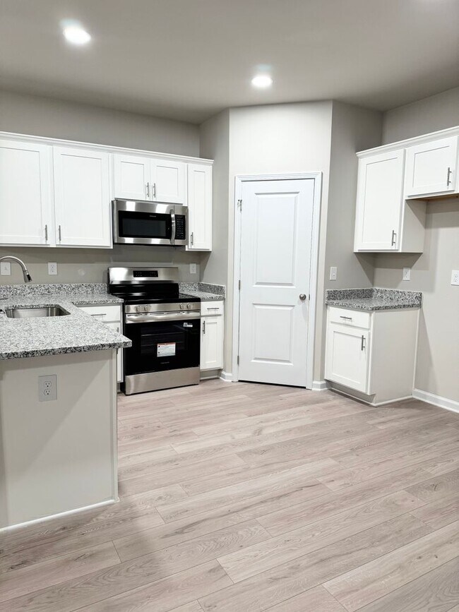 Building Photo - McCoy Street Townhomes!