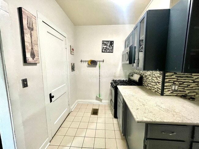 Building Photo - 213 W Vine St