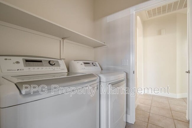 Building Photo - 14555 W Ventura St