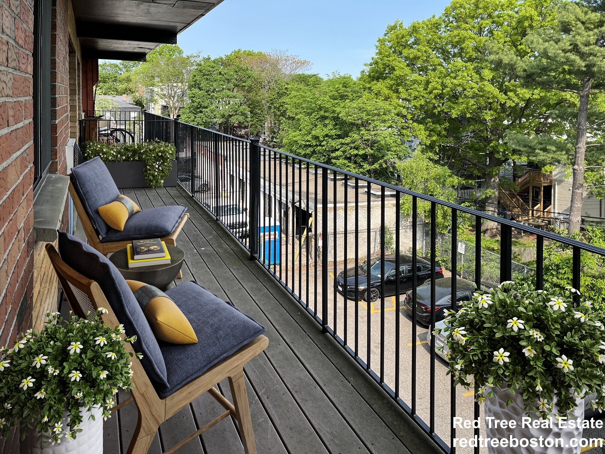 Building Photo - 880 E 4th St