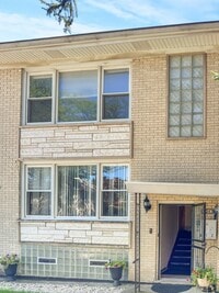 Building Photo - 5043 W Cornelia Ave