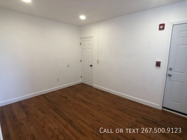 Building Photo - Newly removated, very spacious 2BR unit wi...