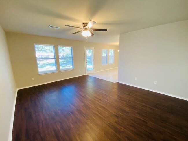 Building Photo - 3304 Kissman Dr