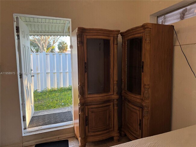 Building Photo - 1822 Cleveland St