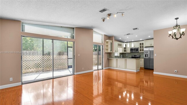 Building Photo - 570 Woodgate Cir