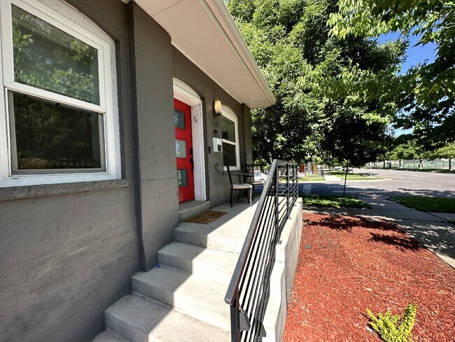 Building Photo - "Charming 2-Bed, 2-Bath Home with Gleaming Hardwood Floors in Vibrant Denver!"