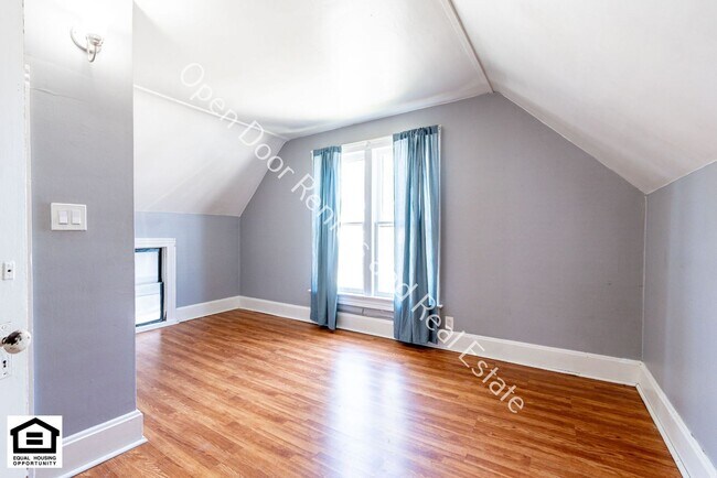 Building Photo - 1104 S Jackson St