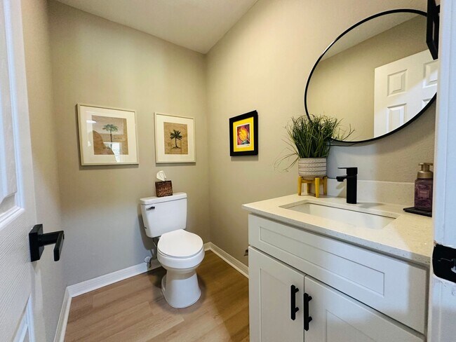 Building Photo - Spacious 6-Bedroom Rental in Spanish Point...
