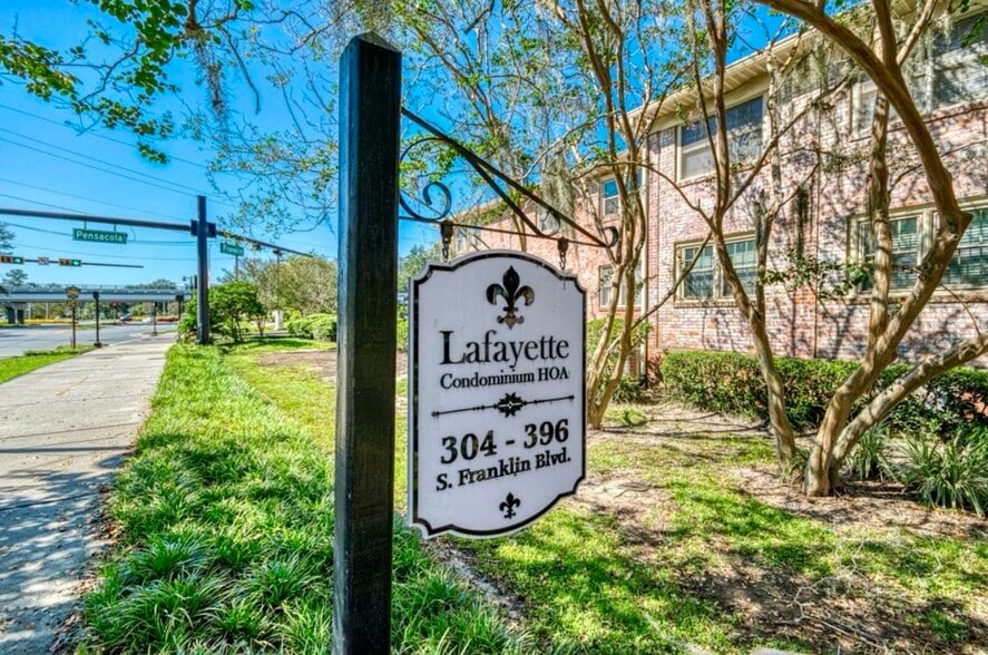 Building Photo - 304 S Franklin Blvd