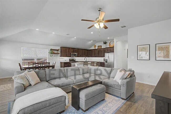 Building Photo - 1825 Agarito Dr