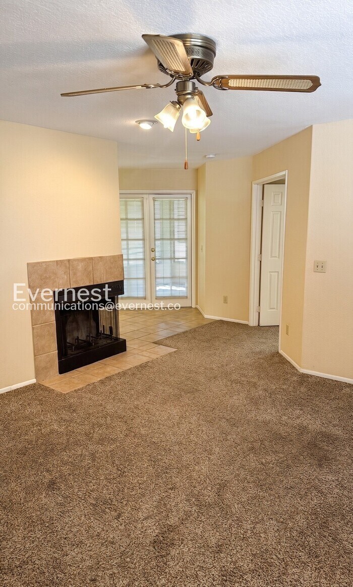 Building Photo - 6655 N Canyon Crest Dr