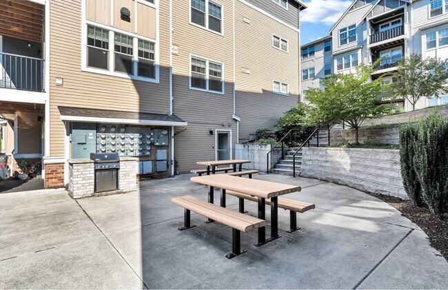 Building Photo - 17181 SW Snowdale St