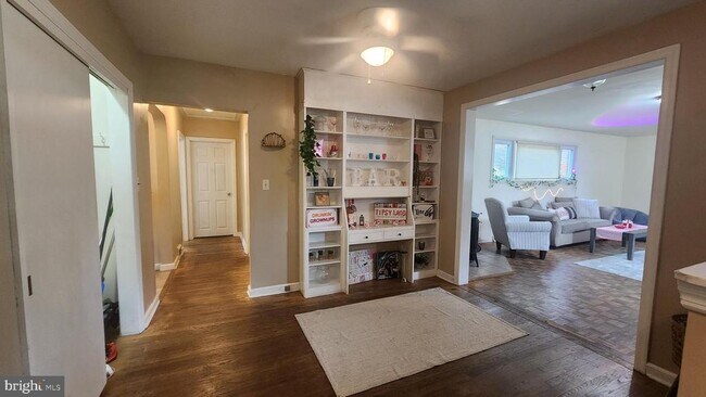 Building Photo - 211 University Blvd