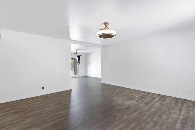 Building Photo - 4 Bedroom House Located in Tempe!