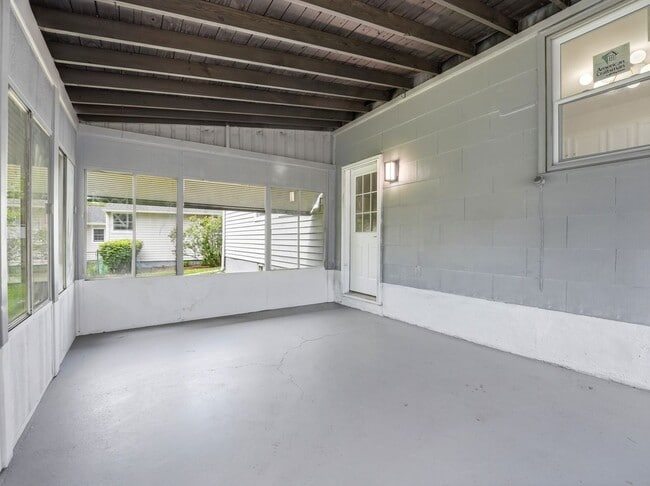 Building Photo - Fully Renovated Rental with Designer Kitchen, Modern Bath & Bonus Spaces – Stratford, NJ