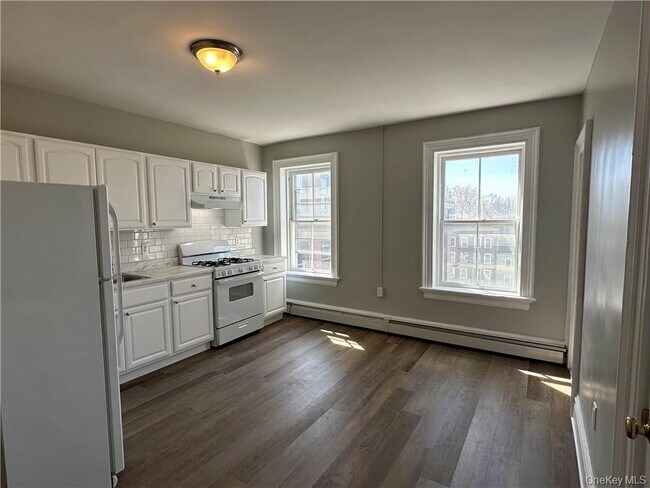 Building Photo - 89 Broadway