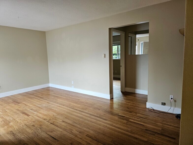 Building Photo - 4435 SE 57th Ave