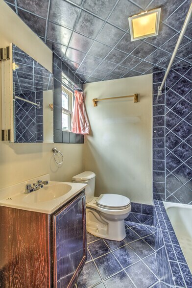 Building Photo - 2305 S Big Bend Blvd