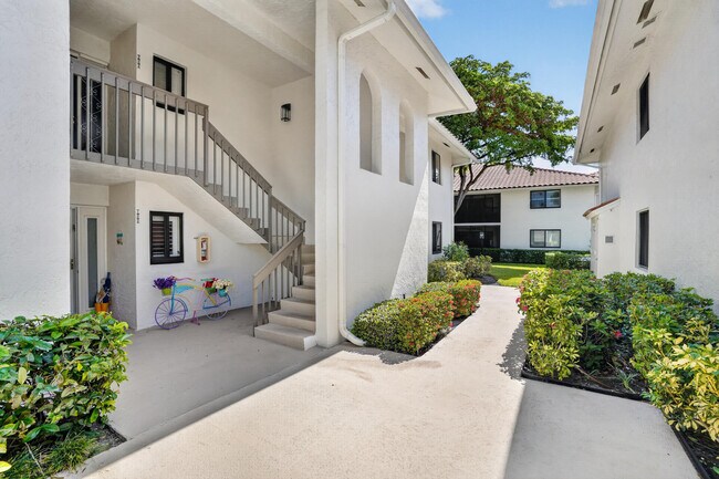 Building Photo - 65 Pelican Pointe Dr