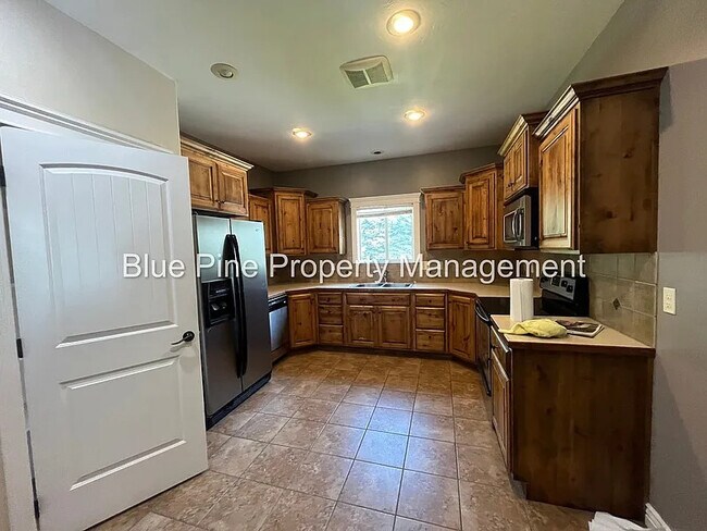 Building Photo - 2125 Saddle Ln