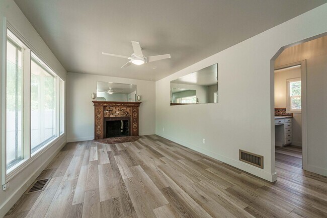 Building Photo - MOVE IN SPECIAL - Charming 1950’s Two-Bedroom with Character & Shared Outdoor Space